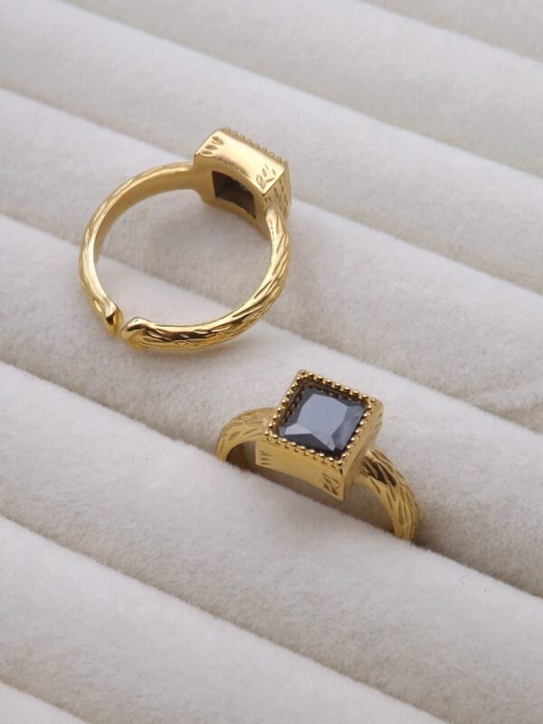 BLACK SQUARE ELEGANCE 18K gold plated ring